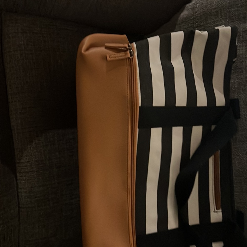 Brand new bag from DSW - Picture 3 of 5